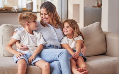 ¿Se extingue el uso del domicilio familiar por convivencia de un tercero si hay hijos menores?