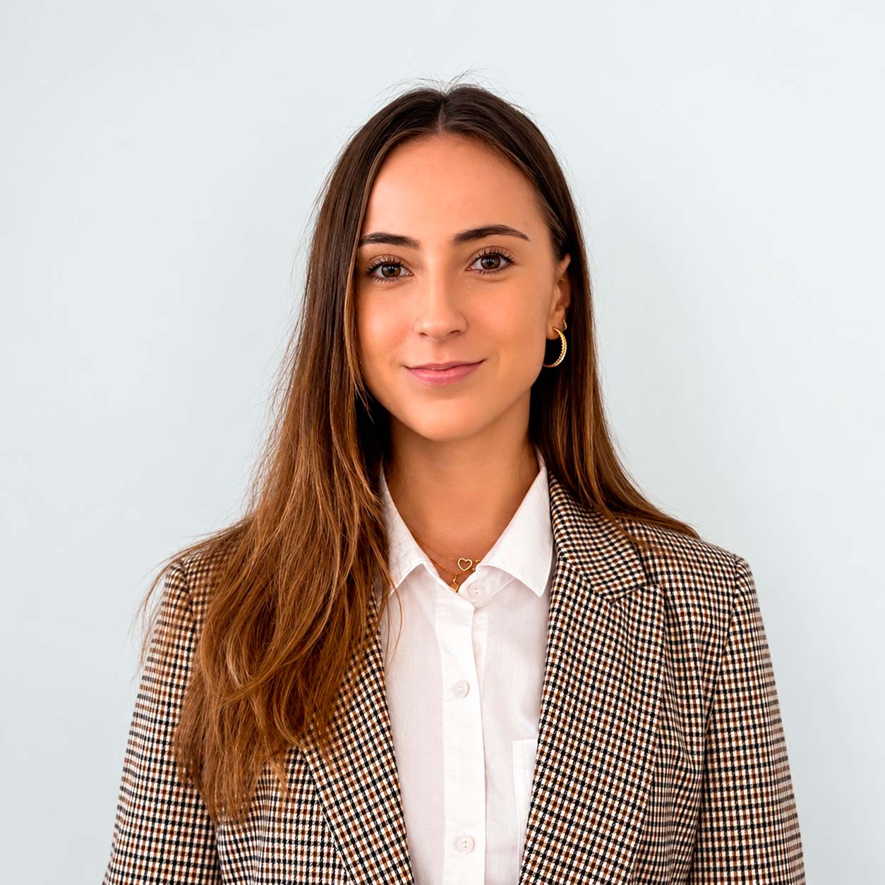 Retrato-corporativo-con-blazer-de-cuadros maria